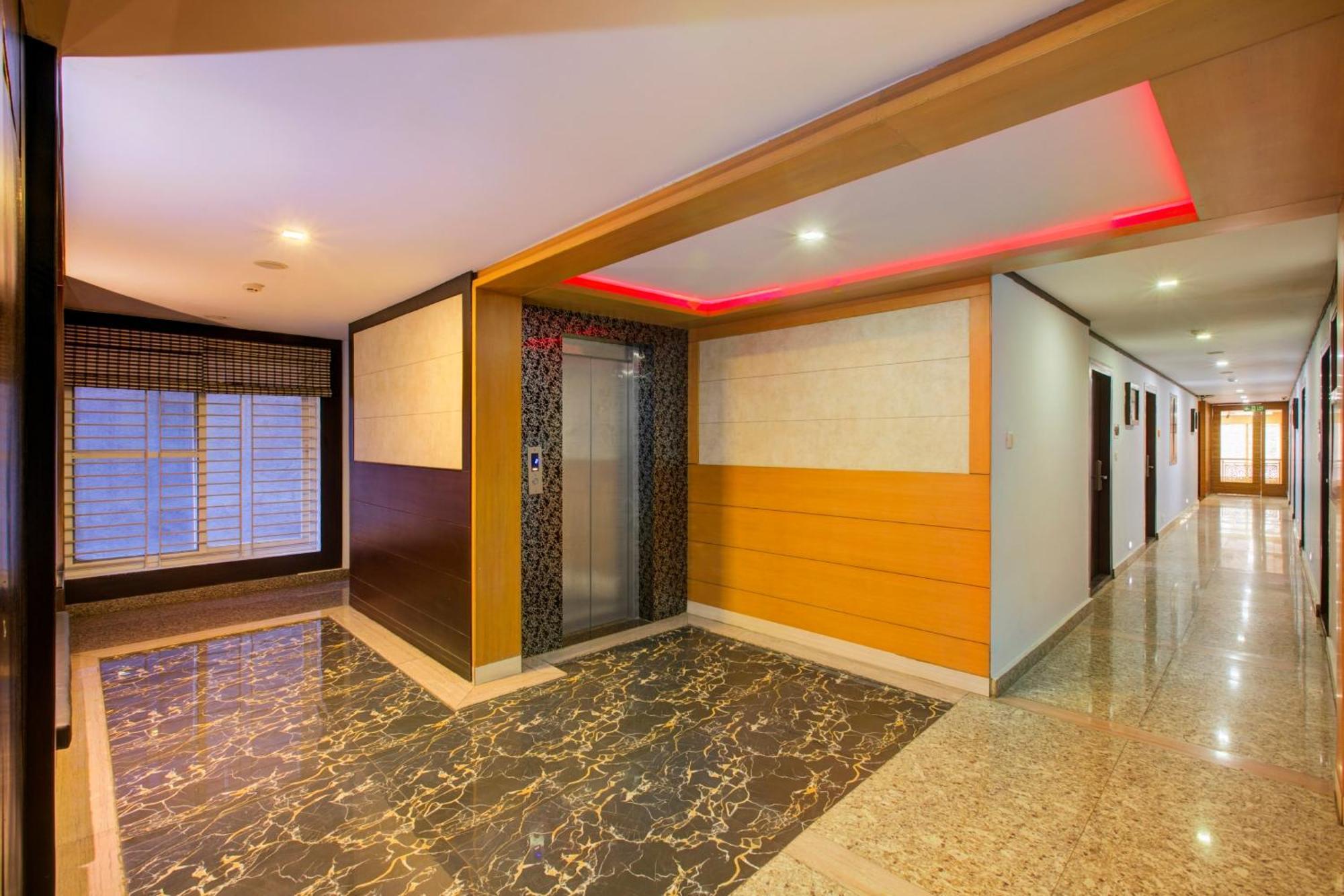 Super Townhouse Oak Jvh Hotel Bangalore Exteriör bild